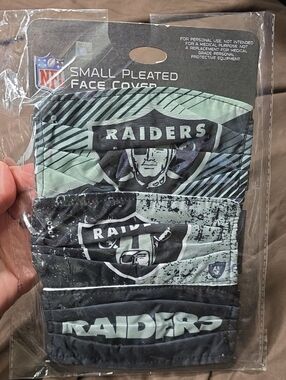 NFL Raiders Pleated Face Cover - Black & Silver